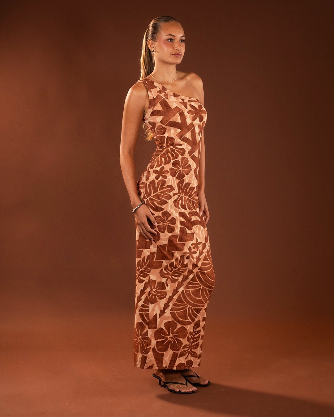 A timeless dress for everyday island elegance.
Meet the Chrystalla Long Dress.